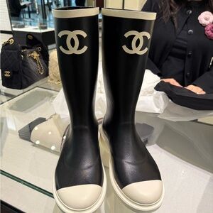 CHANEL Women's Black and Cream Winter Boots